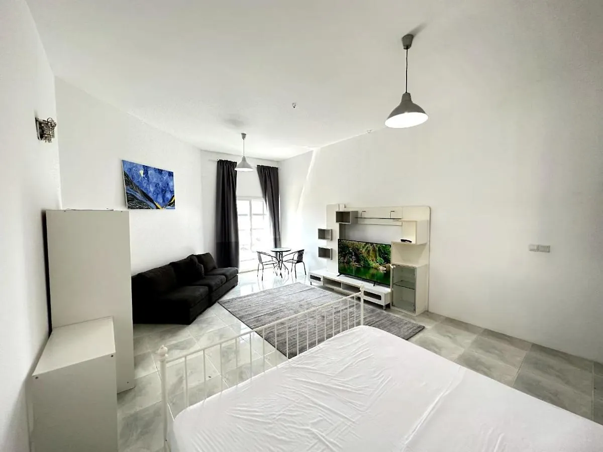 Kwatera prywatna Nice Rooms For Rent In Compound Housing Near Burj Alarab Dubai Villa 125