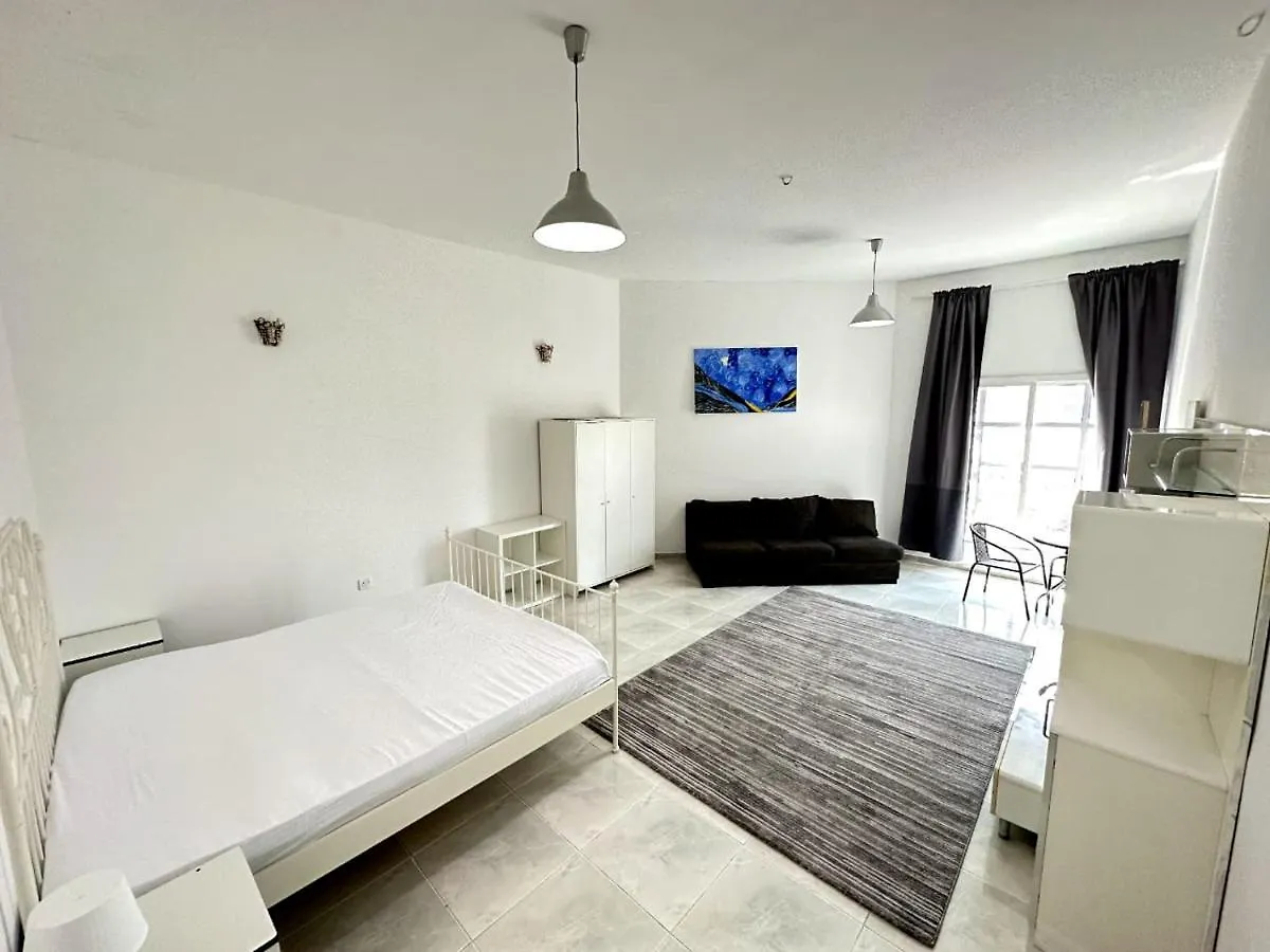 Nice Rooms For Rent In Compound Housing Near Burj Alarab Dubai Villa 125 0*,