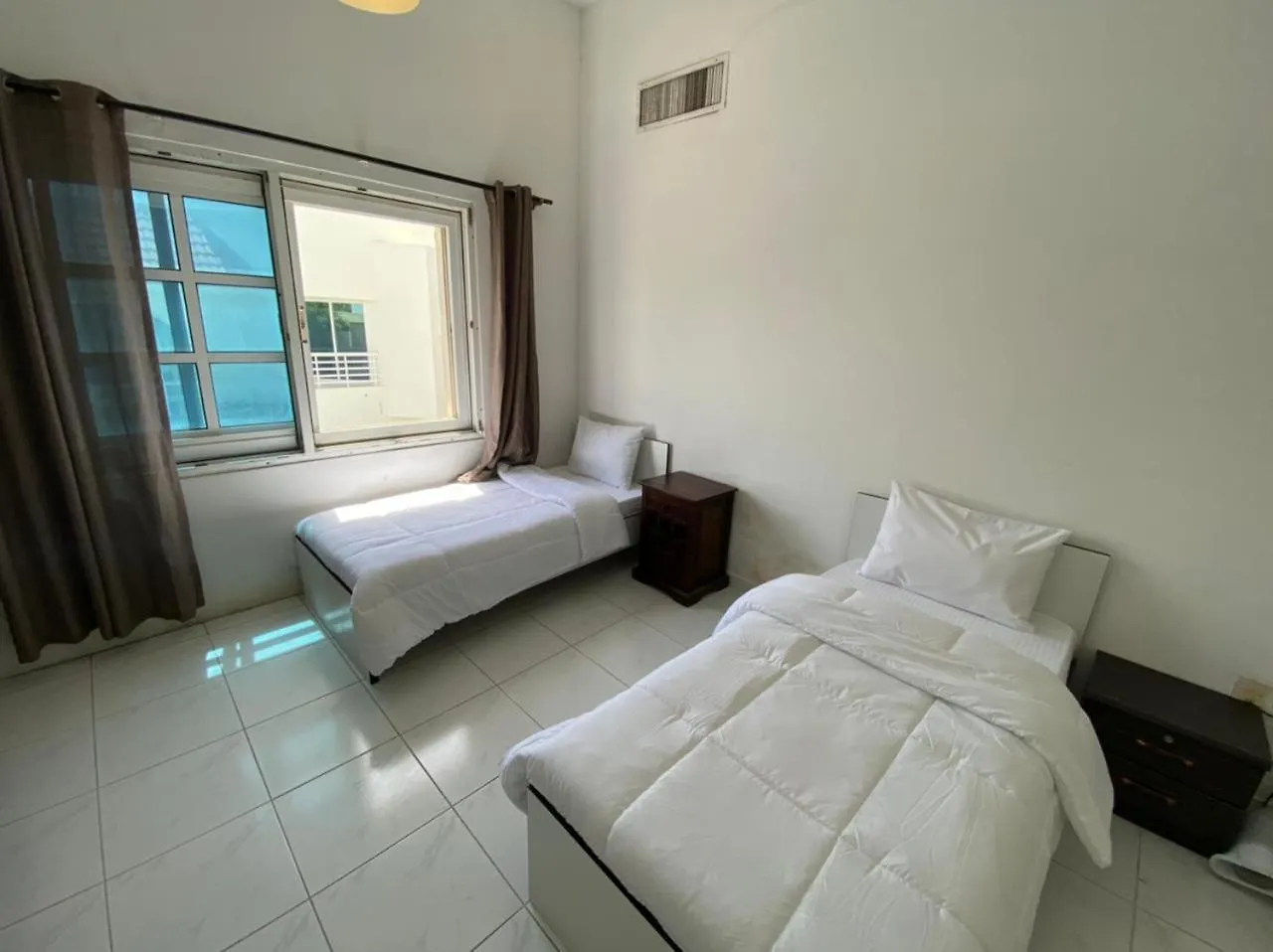Kwatera prywatna Nice Rooms For Rent In Compound Housing Near Burj Alarab Dubai Villa 125