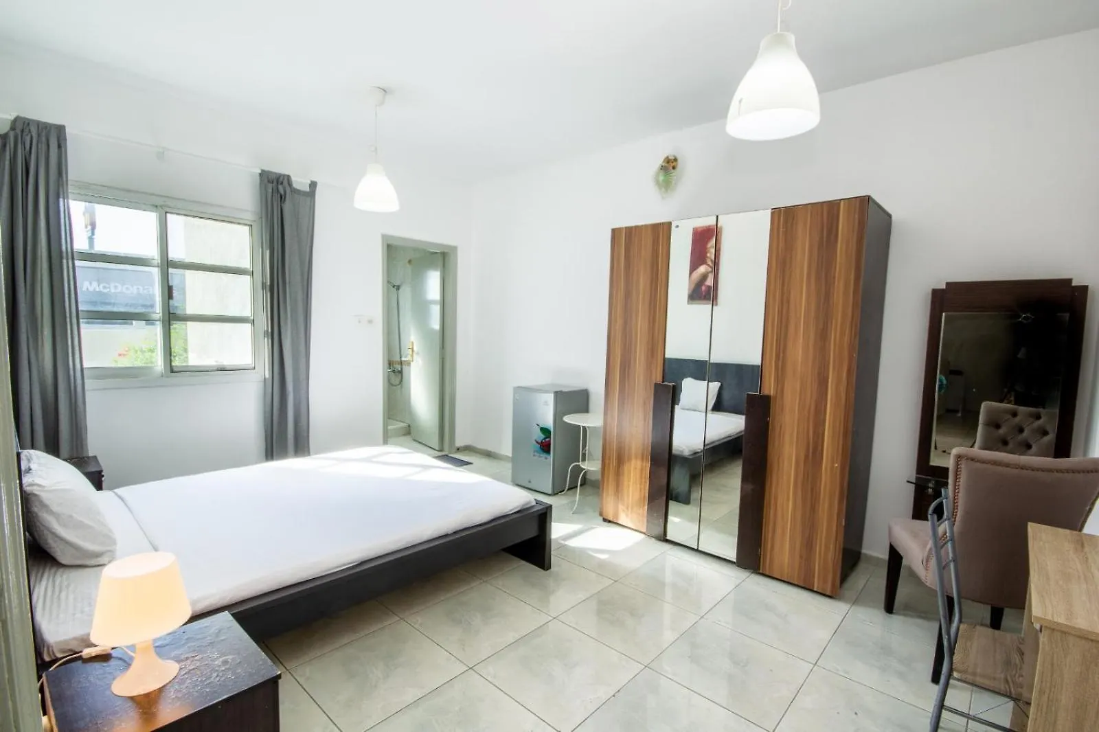 Kwatera prywatna Nice Rooms For Rent In Compound Housing Near Burj Alarab Dubai Villa 125