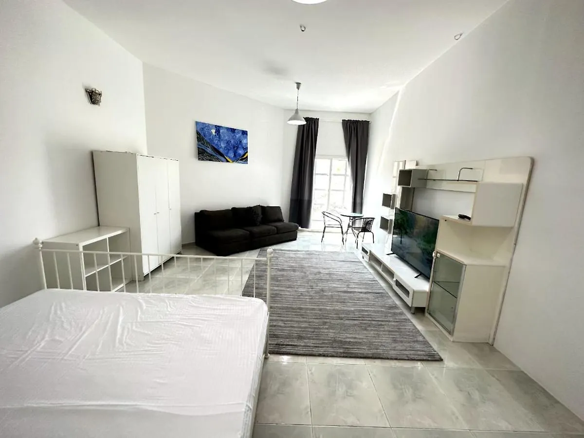 Nice Rooms For Rent In Compound Housing Near Burj Alarab Dubai Villa 125 0*,