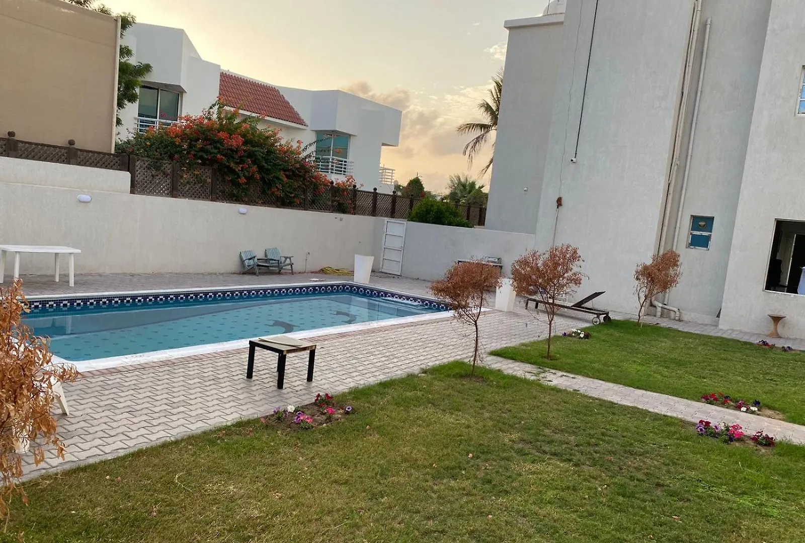Nice Rooms For Rent In Compound Housing Near Burj Alarab Dubai Villa 125 0*,